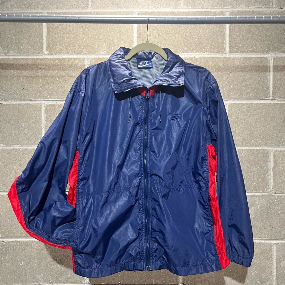 SOLD: Vintage Nike Windbreaker